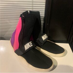 VINTAGE NIKE AQUA BOOT SOCKS WOMENS SIZE 9.5